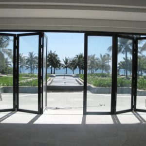 Mẫu cửa lùa nhôm 6 cánh màu đen