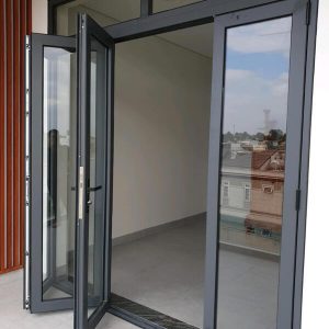 Mẫu cửa nhôm Xingfa đẹp màu đen xếp trượt 4 cánh