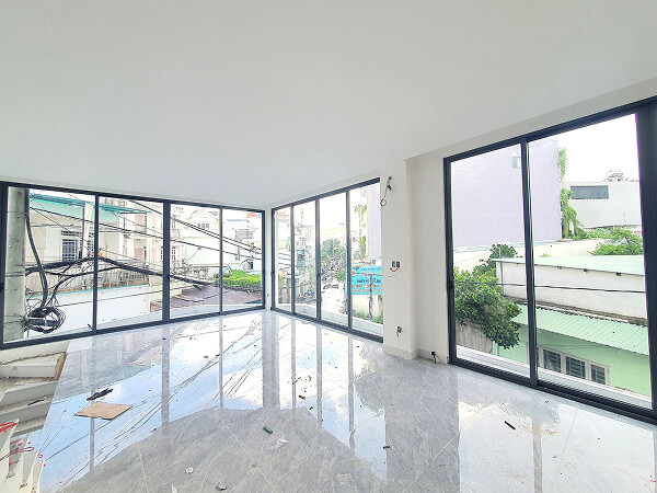 Cửa trượt nhôm Xingfa giúp nhà phố mở rộng không gian sống