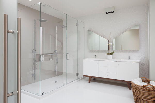 Cửa kính cường lực phù hợp cho không gian nhà tắm tối giản, sang trọng Cửa kính cường lực phù hợp cho không gian nhà tắm tối giản, sang trọng