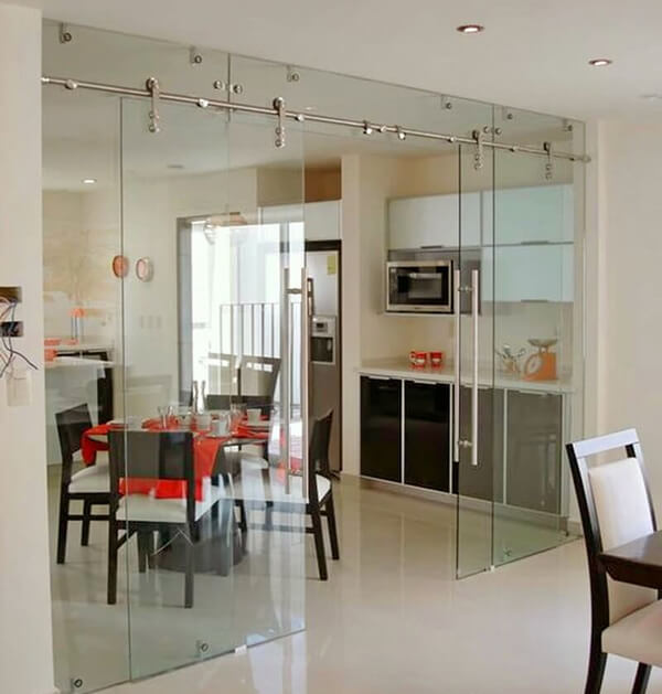 Cửa trượt kính cường lực phân tách không gian nhà bếp Cửa trượt kính cường lực phân tách không gian nhà bếp