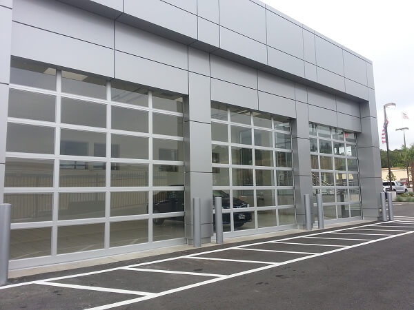 Vách kính cường lực nhôm Xingfa được ứng dụng cho showroom xe hơi Vách kính cường lực nhôm Xingfa được ứng dụng cho showroom xe hơi