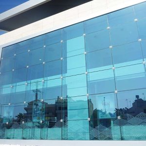 Vách kính cường lực ngoài trời chất lượng cao, giá tốt, thi công nhanh