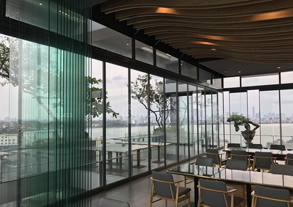 Vách kính cường lực phù hợp cho các công trình hiện đại, sang trọng Vách kính cường lực phù hợp cho các công trình hiện đại, sang trọng