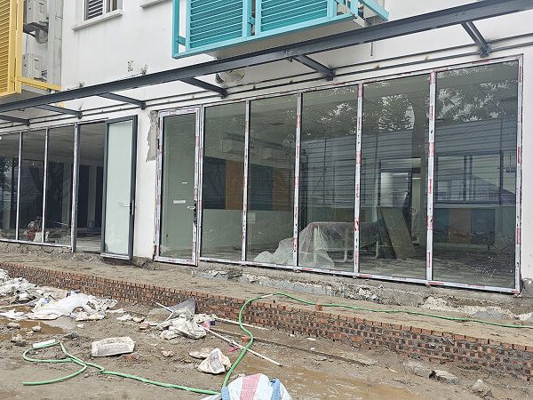 Lắp đặt cửa kính cao cấp cho công trình mới BIS Hà Nội