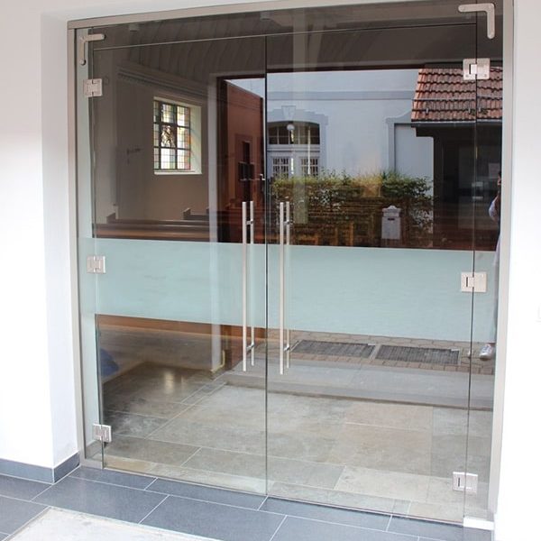 Cửa kính cường lực 2 cánh mở quay