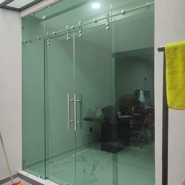 Cửa kính cường lực 2 cánh dạng trượt ngang