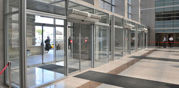 Cửa tự động 2 cánh sử dụng tại tòa nhà văn phòng hiện đại Cửa tự động 2 cánh sử dụng tại tòa nhà văn phòng hiện đại