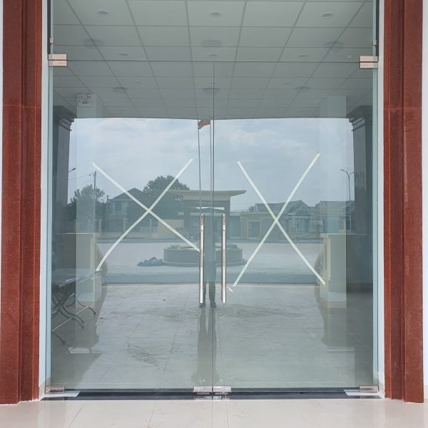 Mẫu cửa kính cường lực 2 cánh tại Minh Gia Door