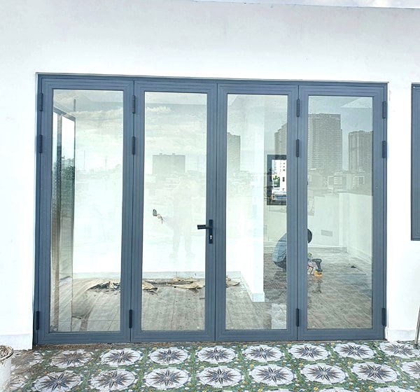 Minh Gia Door lắp đặt cửa kính 4 cánh mở quay cho nhà dân tại Thủ Đức (Quận 2)