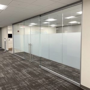 Báo giá thi công cửa kính cường lực chi tiết, lắp đặt nhanh