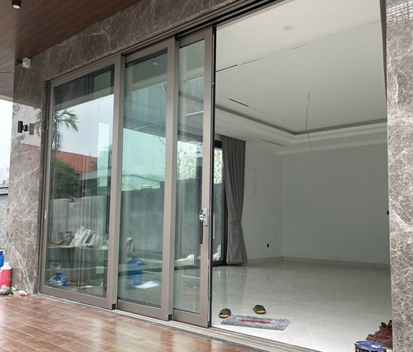 Thiết kế hiện đại, thoáng sáng, tạo điểm nhấn cho phòng khách