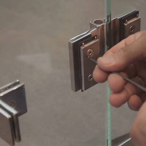 3 cách chỉnh cửa kính cường lực bị xệ nhanh chóng tại nhà