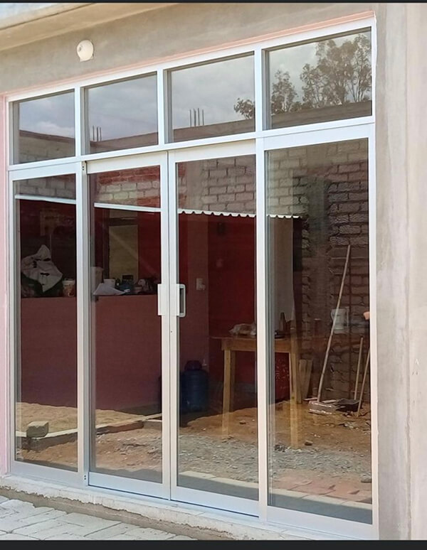 Cách chọn cửa kính đẹp cho phòng khách