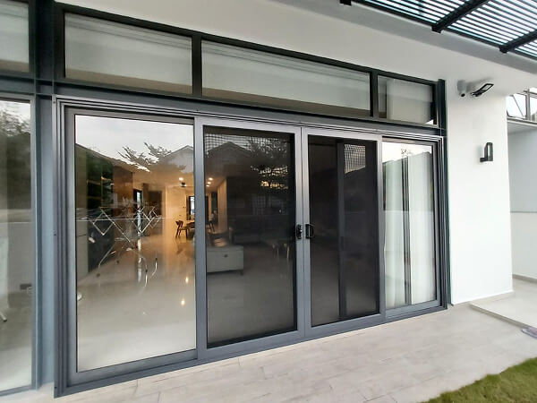 Cửa kính cường lực dạng trượt cho phòng khách