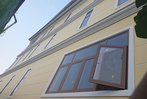 Cửa kính khung nhôm Xingfa bền chắc, đường nét tinh tế