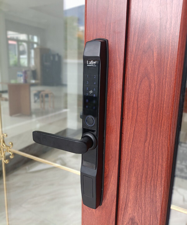 Cung cấp tay nắm cửa vân tay cho nhà phố tại TP.HCM