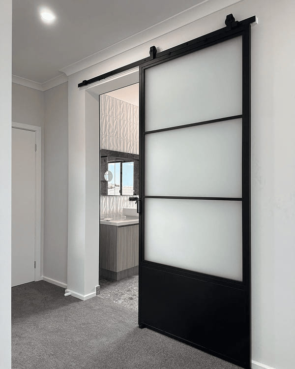 Cửa kính cường lực lùa 1 cánh bản lớn với khung nhôm Xingfa đen Cửa kính cường lực lùa 1 cánh bản lớn với khung nhôm Xingfa đen