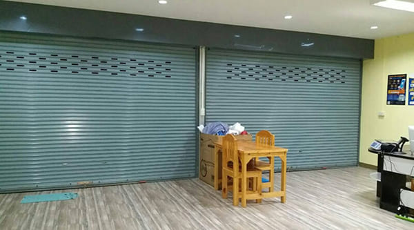 Mẫu cửa cuốn phổ biến cho cửa hàng kinh doanh