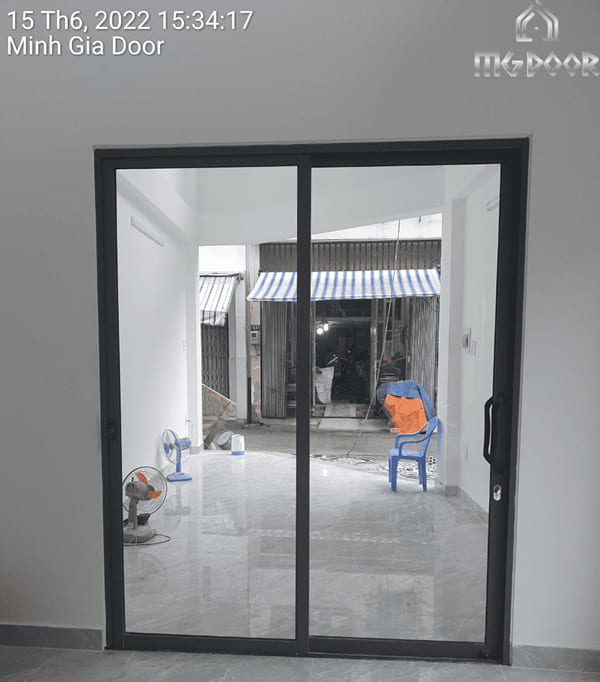 Thi công cửa kính cường lực lùa 1 cánh khung nhôm cho nhà phố tại Bình Tân Thi công cửa kính cường lực lùa 1 cánh khung nhôm cho nhà phố tại Bình Tân