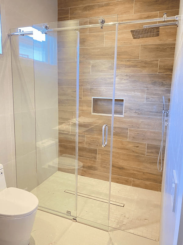 Cửa kính trượt 1 cánh được ứng dụng phổ biến cho nhà tắm, nhà vệ sinh Cửa kính trượt 1 cánh được ứng dụng phổ biến cho nhà tắm, nhà vệ sinh