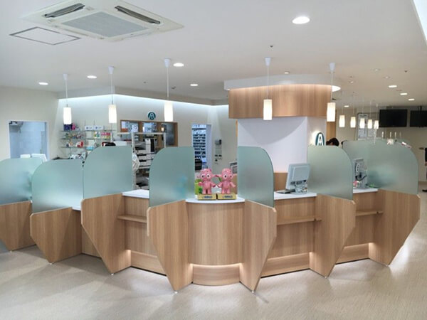 Quầy tư vấn hiện đại với vách kính ngăn mờ sang trọng Quầy tư vấn hiện đại với vách kính ngăn mờ sang trọng