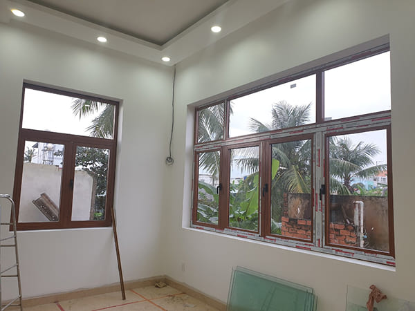 Thi công cửa sổ kính cường lực cho biệt thự tại Bình Chánh