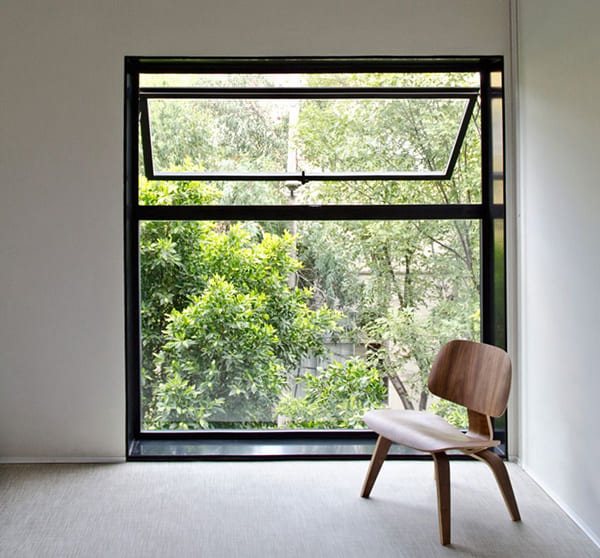 Thiết kế cửa sổ linh hoạt cho phép mở một phần cửa khi cần thoáng khí mà vẫn an toàn