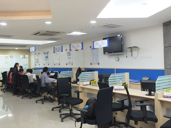 Những ưu và nhược điểm của vách ngăn kính bàn làm việc Những ưu và nhược điểm của vách ngăn kính bàn làm việc