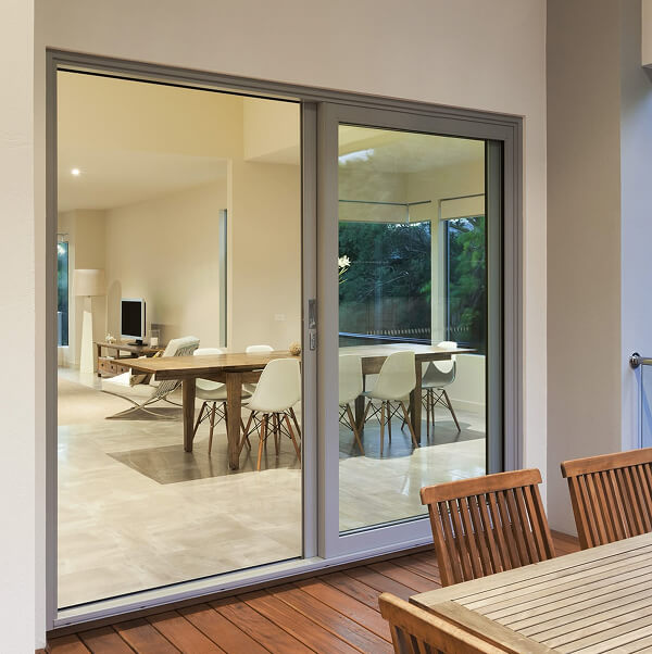 Loại cửa này thường được bố trí tại các điểm nối giữa phòng khách, phòng bếp