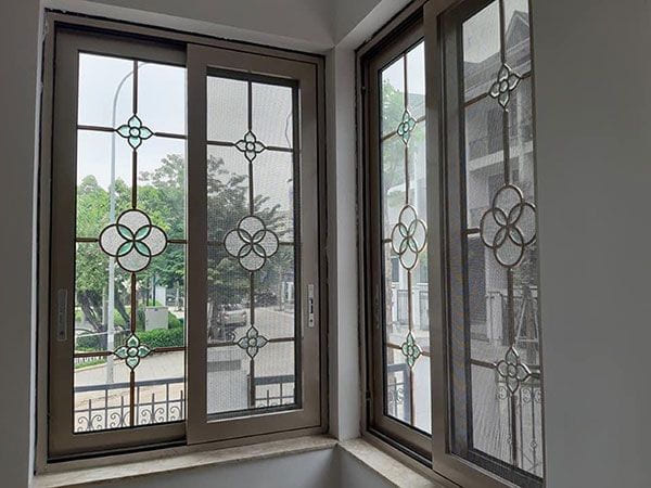 Công nghệ laser tạo họa tiết mềm mại, sắc nét trên cửa sổ kính cường lực