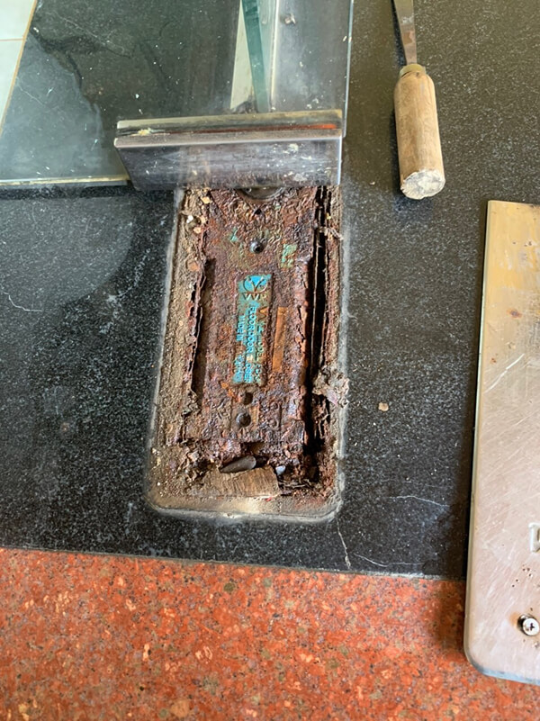 Các dấu hiệu cần sửa bản lề cửa kính cường lực nhanh chóng