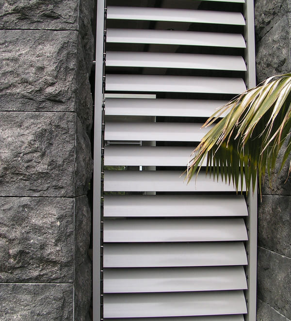 Cánh cửa chớp lật nhôm cao cấp, phù hợp cho những không gian nhỏ