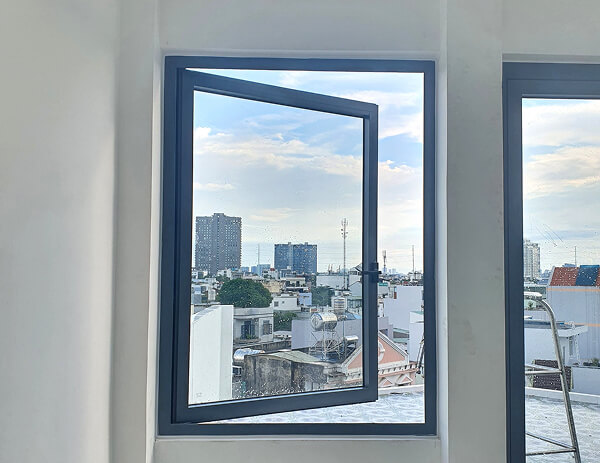 Lắp cửa sổ nhôm kính 1 cánh cho khu vực lối ra sân thượng của nhà dân tại Thủ Đức