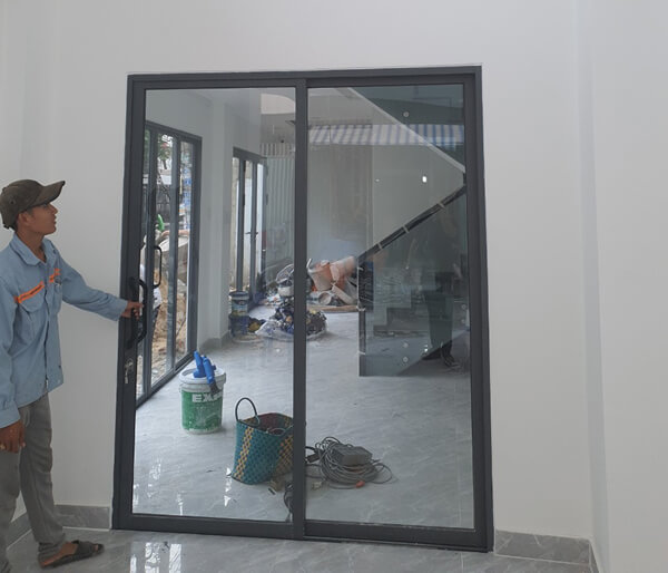 Những lưu ý khi chọn đơn vị thi công cửa kính cường lực TPHCM Những lưu ý khi chọn đơn vị thi công cửa kính cường lực TPHCM