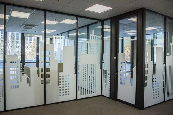 Một số lưu ý khi trang trí cửa kính chịu lực cho nhà ở, công ty, cửa hàng