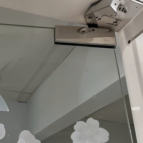 Báo giá được trình bày rõ ràng, dựa trên tình trạng thực tế của cửa