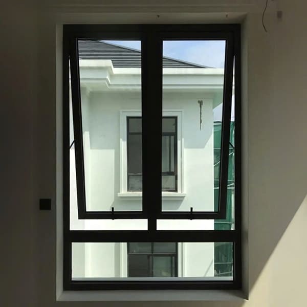 Cửa sổ nhôm kính 2 cánh mở hất với bản kính dài và hẹp