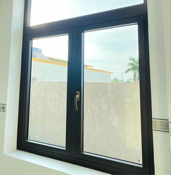 Thiết kế cửa sổ nhôm mở quay hiện đại, phù hợp nhà phố và căn hộ Thiết kế cửa sổ nhôm mở quay hiện đại, phù hợp nhà phố và căn hộ