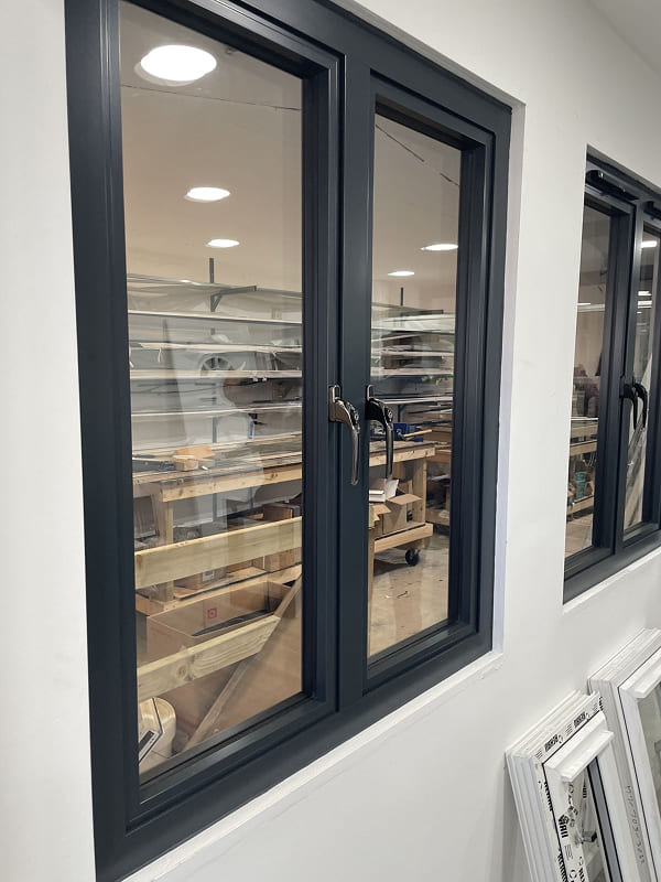 Ứng dụng cửa sổ nhôm kính 2 cánh cho nhà kho