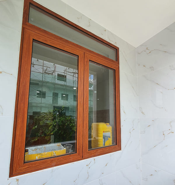 Lắp đặt cửa sổ nhôm kính giả gỗ cho nhà anh Hải tại KDC Đại Phúc, Bình Chánh, TP.HCM