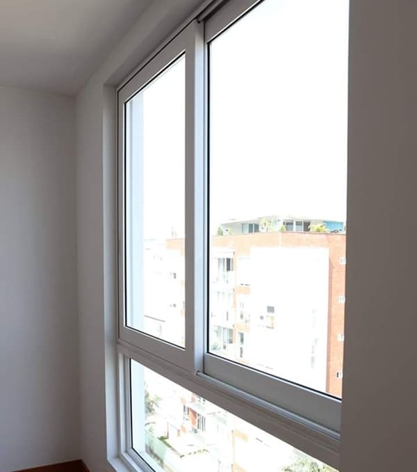 Mẫu cửa sổ trượt nhôm kính màu trắng tinh tế Mẫu cửa sổ trượt nhôm kính màu trắng tinh tế