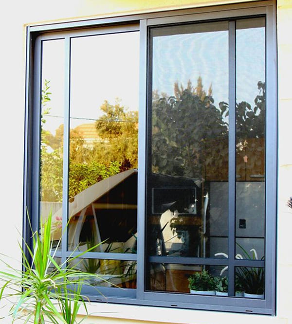Khung nhôm cửa sổ mỏng, thiết kế trượt ngang giúp đóng mở nhẹ nhàng