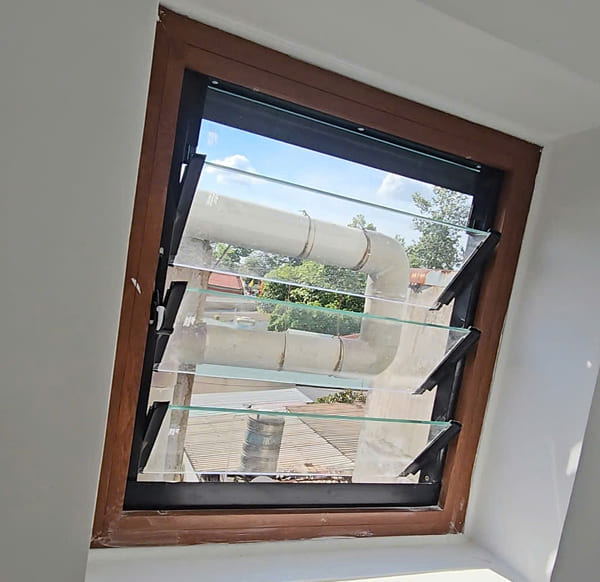 Lắp đặt cửa sổ nhôm kính chớp lật cho nhà dân tại Dĩ An, Bình Dương Lắp đặt cửa sổ nhôm kính chớp lật cho nhà dân tại Dĩ An, Bình Dương