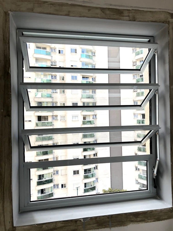 Cửa sổ chớp lật nhôm kính phù hợp với không gian cần thông gió tự nhiên Cửa sổ chớp lật nhôm kính phù hợp với không gian cần thông gió tự nhiên