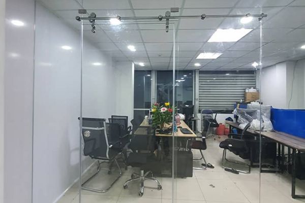 Cửa lùa treo 1 cánh lớn - phòng họp, văn phòng hiện đại