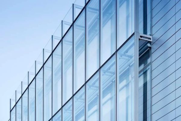 Mẫu vách kính ngoài trời bền đẹp, chịu lực tốt 