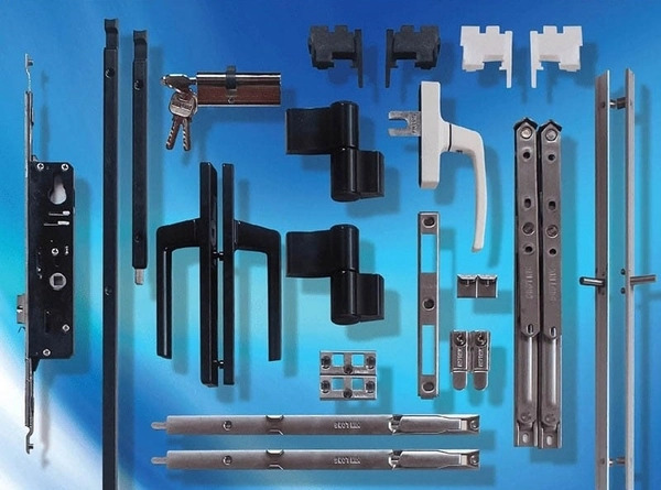 Các phụ kiện của 1 bộ cửa nhôm Rolan